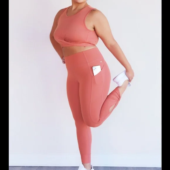 🐻(2/$100) FABLETICS: NWT Workout Set - Picture 1 of 7